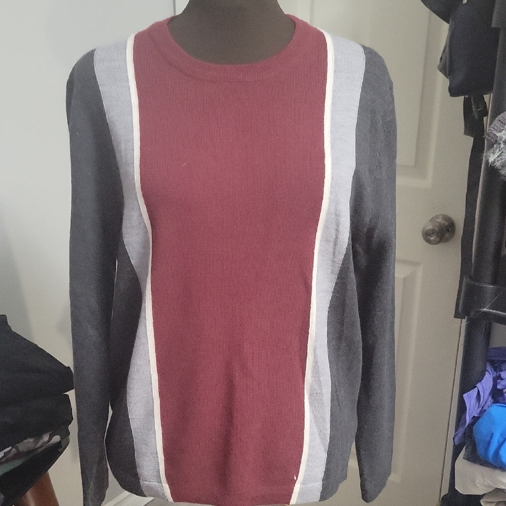 5/$20**Unisex Medium Tahari 100% Extrafine Marino Wool Sweater